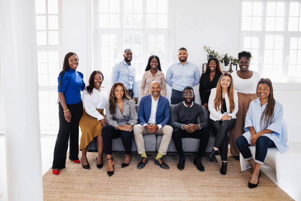 Das Team hinter AiDiA ermöglicht Schwarzen Entrepreneurinnen und Entrepreneuren einen Zugang zu Fördermitteln und Wissen. © Irene Opoku